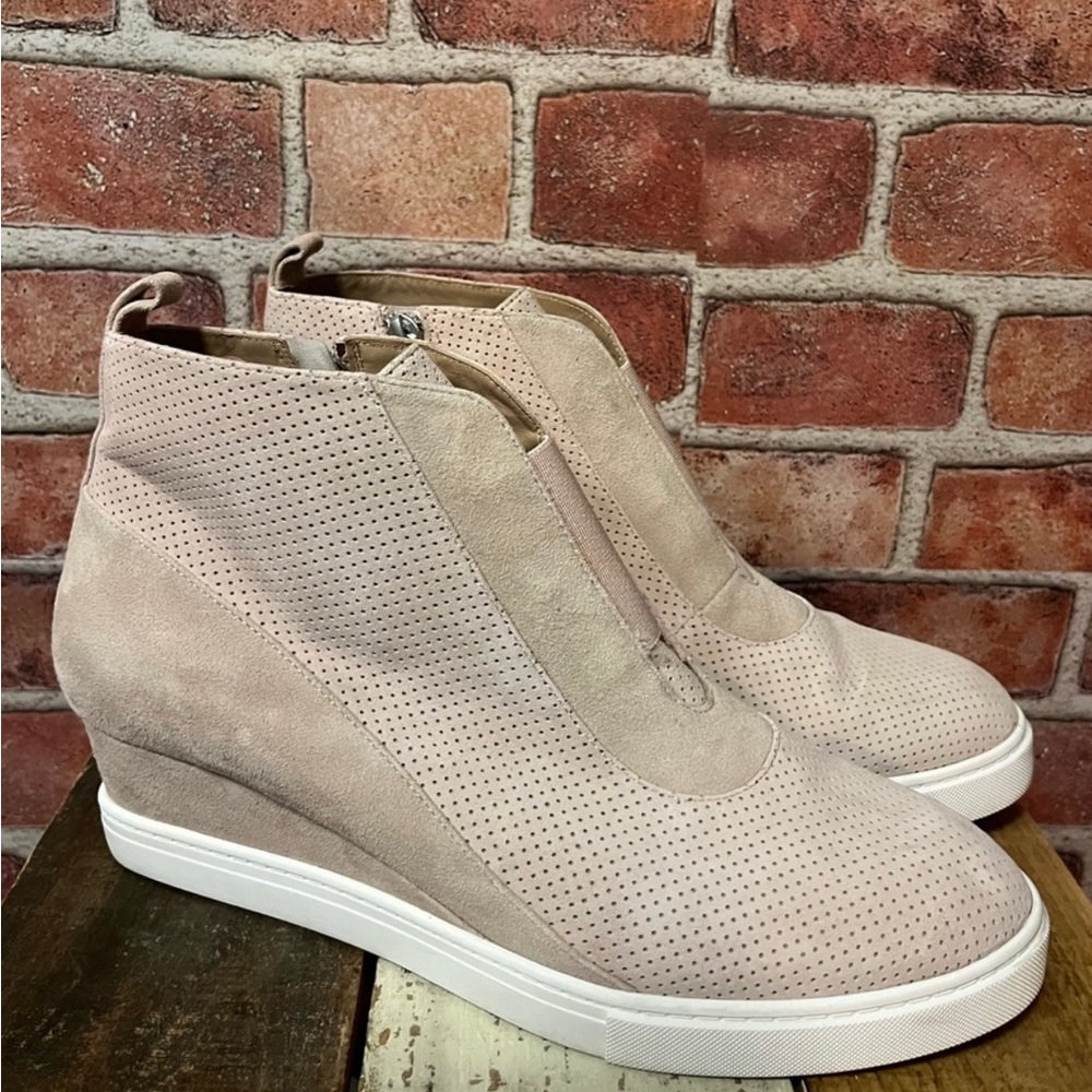 Light tan/beige wedged ankle bootie